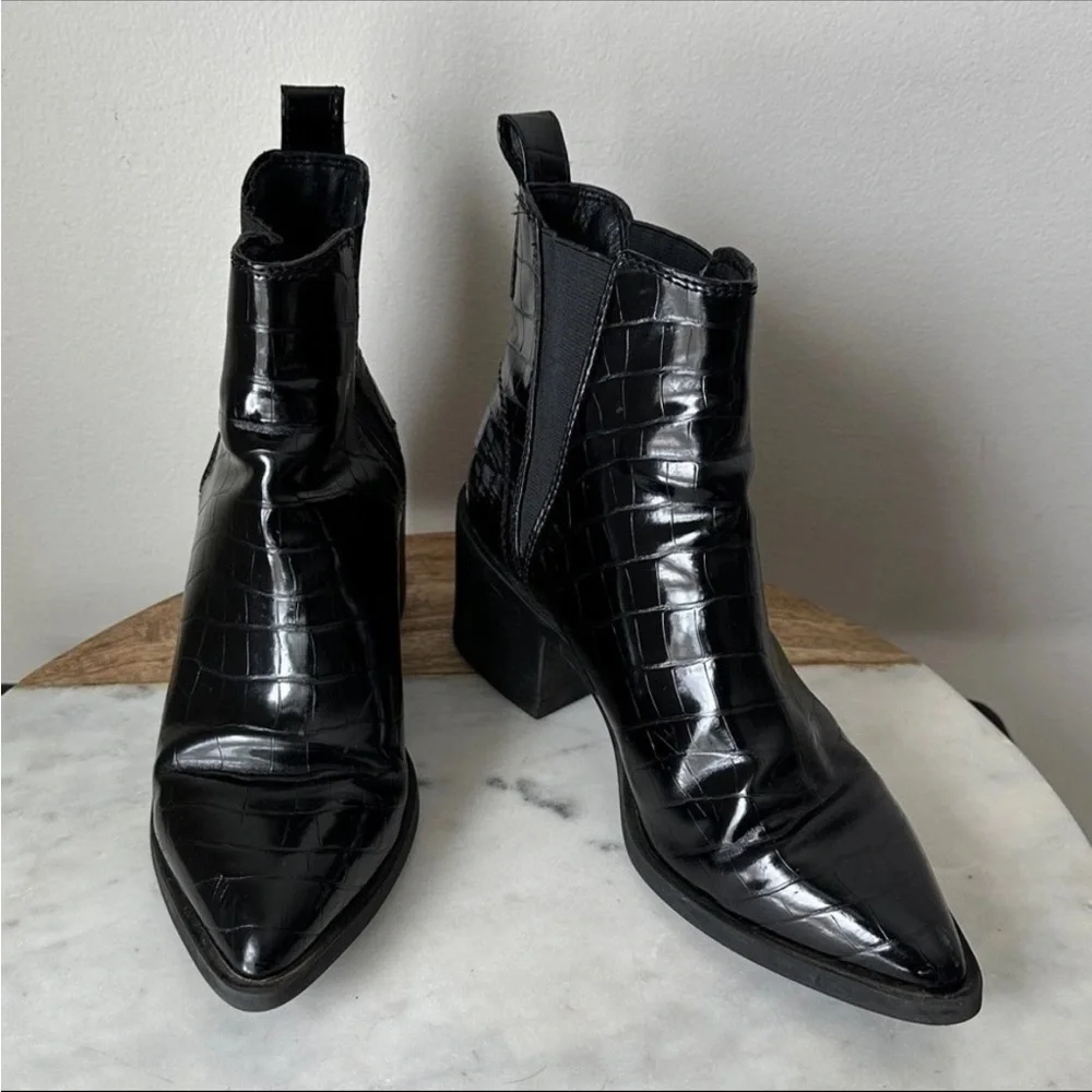 Steve Madden Audience heeled ankle boots in black crocodile texture size 7